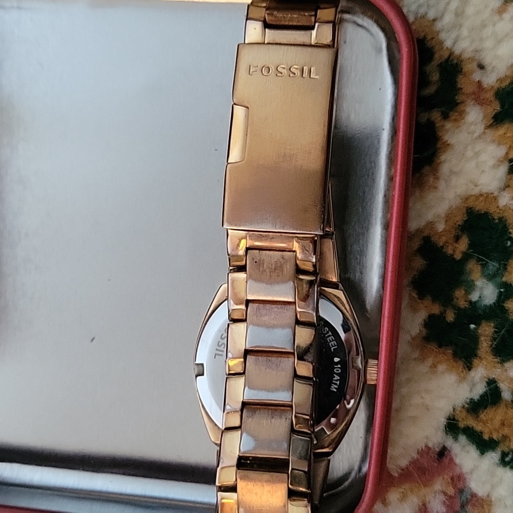 Fossil Rose Gold Watch w Rose Gold Face & Sparkling Accents - Picture 4 of 7